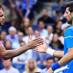 Djokovic llega a semifinales tras una nueva retirada