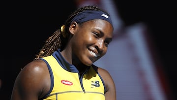 Melbourne (Australia), 23/01/2024.- Coco Gauff of the USA smiles after the women's singles quarterfinals against Marta Kostyuk of Ukraine at the Australian Open tennis tournament in Melbourne, Australia, 23 January 2024. (Tenis, Ucrania) EFE/EPA/MAST IRHAM
