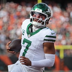 Jets coach pressed on quarterback decision