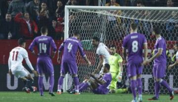 Danilo anotó en propia puerta y puso el 1-0 para el Sevilla.