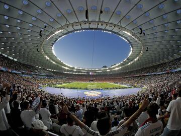 Ambientazo en la final de la Champions entre Real Madrid y Liverpool.