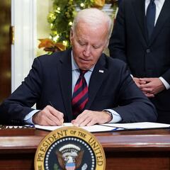 Joe Biden firma ley para evitar huelga ferroviaria