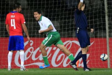 Saucedo celebra su segundo personal y el 1-2 parcial de Bolivia.