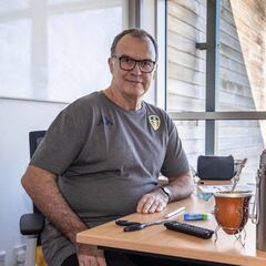 Bielsa fue presentado en Leeds y defendió a Messi y Sampaoli