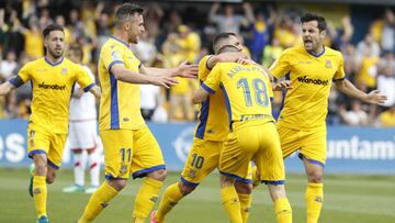 El Alcorcón goleó y el ascenso del Rayo tendrá que esperar