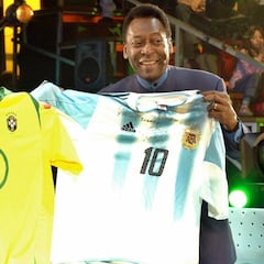 Pelé le tira a Maradona lo de Branco (2005)