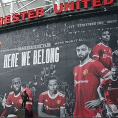 Cristiano Ronaldo outsells Leo Messi two to one in shirts with a record £187m