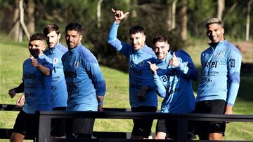 Uruguay prepara juego vs Colombia con 25 jugadores