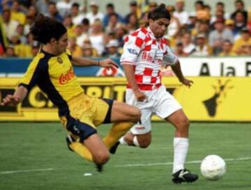 12 futbolistas chilenos vistieron la camiseta del cuadro mexicano: Francisco Las Heras Risso, Hugo Droguett, Juan Ramón Garrido. Mario Maldonado, Miguel Angel Gamboa, Nelson Pinto (en la foto), Reinaldo Navia, Roberto Gutiérrez, Roberto Hodge Rivera, Rodrigo Ruiz, Sebastián González, Sergio Ahumada. 
