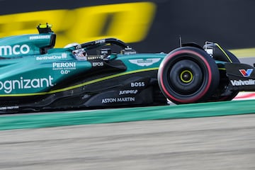 Imagen del Aston Martin de Fernando Alonso durante la Q2 de la clasificación del sábado en el GP de Japón disputado en el circuito de Suzuka.