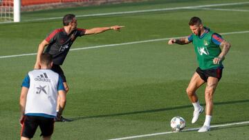 Luis Enrique, muy metido en su primer entrenamiento