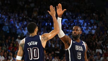 Paris 2024 Olympics - Basketball - Men's Quarterfinal - Brazil vs United States - Bercy Arena, Paris, France - August 06, 2024. Lebron James of United States and Jayson Tatum of United States interact during the match. REUTERS/Brian Snyder TPX IMAGES OF THE DAY