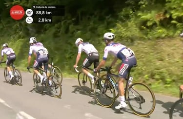 El campe車n Evenepoel dijo &adi車s* a la corona en el Aubisque