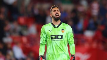 GRANADA, SPAIN - APRIL 04: Giorgi Mamardashvili of Valencia CF reacts during the LaLiga EA Sports match between Granada CF and Valencia CF at Estadio Nuevo Los Carmenes on April 04, 2024 in Granada, Spain. (Photo by Fran Santiago/Getty Images)
PUBLICADA 24/04/24 NA MA12 3COL