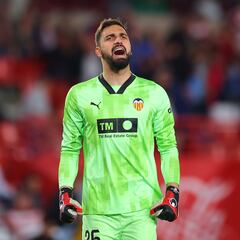 Mamardashvili, tras cumplir 100 partidos con el Valencia: “Vamos a por más”