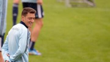 Özil durante el entrenamiento de Alemania.