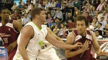 El Unicaja gana en el último cuarto y se acerca a la quinta plaza