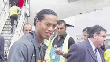 <b>A TODO TRAPO. </b>Brasil, con Ronaldinho como gran estrella, fue recibida con honores en Abu Dhabi.