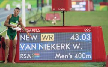El sudafricano pulverizó el récord de Michael Johnson en los 400 metros planos y se proclama como la nueva futura estrella del atletismo mundial con sólo 24 años.