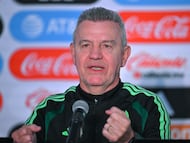 Mexico changes course on early call-ups after surprise omissions, opening the door to new names ahead of World Cup decisions.