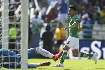 El campeón de goleo individual en la Liga MX, con 14 goles, tenía que estar en este once ideal de la liguilla; además es el líder en asistencias con 10.