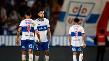 Futbol, Universidad Catolica vs Deportes Iquique.
Fecha 23, campeonato Nacional 2024.
Los jugadores de Universidad Catolica se lamentan tras empatar contra Deportes Iquique el partido de primera division disputado en el estadio Santa Laura de Santiago, Chile.
31/08/2024
Andres Pina/Photosport
Football, Universidad Catolica vs Deportes Iquique.
23rd turn, 2024 National Championship.
Universidad Catolica's players react after tieing against Deportes Iquique a first division match at the Santa Laura stadium in Santiago, Chile.
31/08/2024
Andres Pina/Photosport