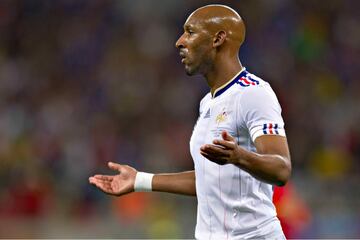 Fue considerado una de las grandes promesas de la generación francesa post-campeona del mundo, pero su carrera nunca despegó. Canterano del París Saint-Germain, pasó al Arsenal y luego al Real Madrid. Además de Francia, España e Inglaterra, donde también alineó para Chelsea y Liverpool, jugó para el Fenerbahçe turco, el Shanghái chino, la Juventus de Italia y hasta en la India. Siete países en 20 años de trayectoria.