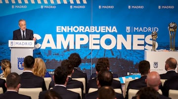 El presidente del Real Madrid durante su intervención en la recepción del equipo en el Ayuntamiento de Madrid. 