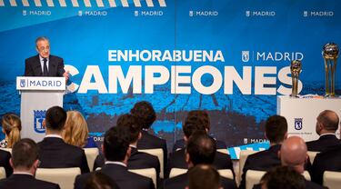 El presidente del Real Madrid durante su intervención en la recepción del equipo en el Ayuntamiento de Madrid. 