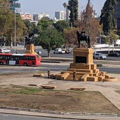 Quemada la estatua del general Baquedano: detenidos, querellas y qué ocurrirá tras las protestas