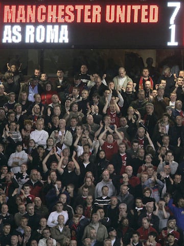 Intensidad fue lo que puso el Manchester United contra la Roma. El conjunto romano venía de eliminar al Real Madrid en octavos y ganó 2-1 en la ida. Pero en la vuelta en Old Trafford el United no tuvo piedad y venció con un contundente 7-1. Cristiano Ronaldo y Michael Carrick anotaron dos goles cada uno, Alan Smith, Rooney y Evra anotaron un gol cada uno, Danielle de Rossi anotó el tanto romanista. Tmbién destacar el partidazo de Ryan Giggs que repartió 4 asistencias de gol.