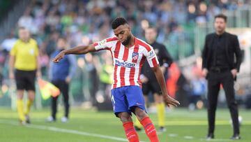 Atletico Madrid&#039;s French midfielder Thomas Lemar kicks the ball during the Spanish league football match Real Betis against Club Atletico de Madrid at the Benito Villamarin stadium in Seville on December 22, 2019. (Photo by CRISTINA QUICLER / AFP)