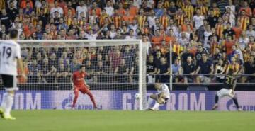 1-0. Rodrigo marcó el primer tanto.