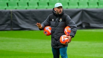 José Alberto, entrenador del Racing.