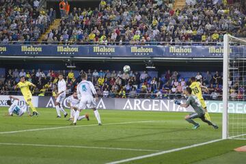 1-2. Roger Martínez marcó el primer gol.