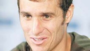 Tenemos que defender todos. El equipo en defensa es débil, no la línea de atrás