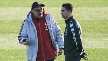 Sarri habla con Cristiano durante el entrenamiento de la Juventus.