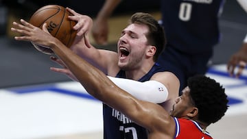 DALLAS, TEXAS - APRIL 12: Luka Doncic #77 of the Dallas Mavericks draws a foul from Tobias Harris #12 of the Philadelphia 76ers in the first quarter at American Airlines Center on April 12, 2021 in Dallas, Texas. NOTE TO USER: User expressly acknowledges and agrees that, by downloading and or using this photograph, User is consenting to the terms and conditions of the Getty Images License Agreement. Tom Pennington/Getty Images/AFP
== FOR NEWSPAPERS, INTERNET, TELCOS & TELEVISION USE ONLY ==