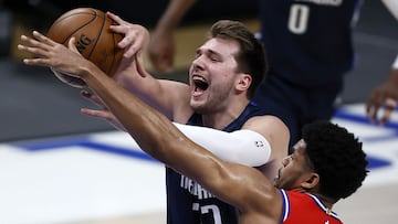 DALLAS, TEXAS - APRIL 12: Luka Doncic #77 of the Dallas Mavericks draws a foul from Tobias Harris #12 of the Philadelphia 76ers in the first quarter at American Airlines Center on April 12, 2021 in Dallas, Texas. NOTE TO USER: User expressly acknowledges and agrees that, by downloading and or using this photograph, User is consenting to the terms and conditions of the Getty Images License Agreement.   Tom Pennington/Getty Images/AFP
 == FOR NEWSPAPERS, INTERNET, TELCOS &amp; TELEVISION USE ONLY ==