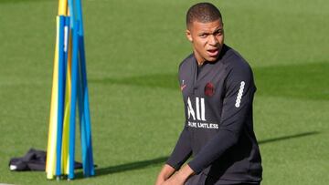 Paris Saint-Germain's French forward Kylian Mbappe attends a training session on September 13, 2019 in Paris a day before a French L1 football match against Strasbourg. (Photo by GEOFFROY VAN DER HASSELT / AFP)