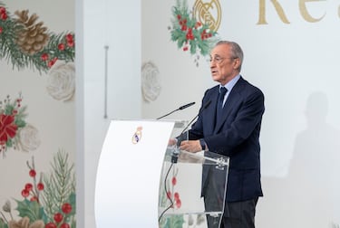 El presidente también comentó: "estamos muy ilusionados con el futuro de nuestro club. Asistimos al final de las obras del estadio Santiago Bernabéu, que es admirado por todos los que lo visitan.