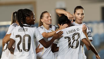 MADRID, 18/09/2025.- La delantera danesa del Real Madrid Signe Bruun (d) celebra su gol durante el partido de Liga de Campeones femenino que Real Madrid y Eintracht de Fráncfort disputan este jueves en el estadio Alfredo Di Stéfano. EFE/Sergio Pérez
