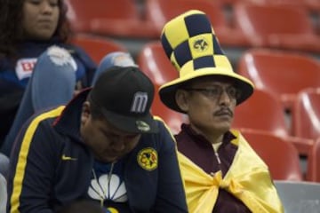 El color de la afición que se dio cita en el Estadio Azteca