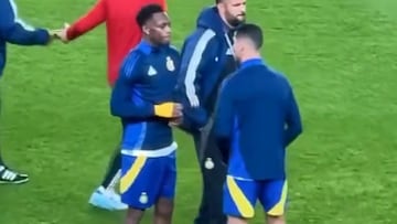 Cristiano Ronaldo ya le da clases a Jhon Durán en Al Nassr