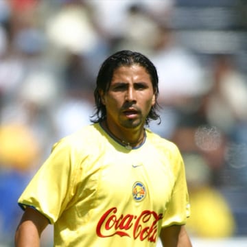 El defensa jugó en tres períodos en el América: 2001-2004, 2005-2007 y 2009.