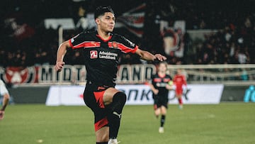 Darío Osorio inquieta en Dinamarca: un compañero del chileno se molestó