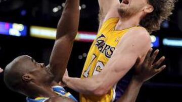 <b>A LA ESPERA. </b>Gasol, lanzando su característico gancho de derecha.