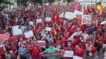 Los aficionados del Murcia se manifestaron durante la semana pasada.