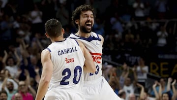 GRA493. MADRID, 02/06/2017.- Los jugadores del Real Madrid Jaycee Carroll (i) y Sergio Llull celebran una acción ante el Unicaja, en el segundo partido del Play off de semifinales de la Liga Endesa que se disputa esta noche en el WiZink Center de Madrid. EFE/ JuanJo Martin
