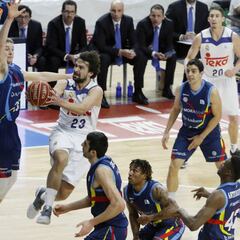 Llull salva el liderato en la prórroga ante un duro Andorra